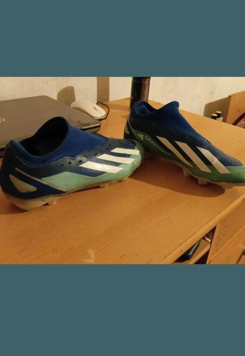 ghete de fotbal.