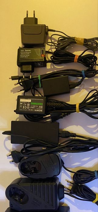 Încărcător universal