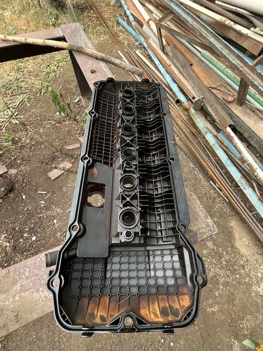 Клапанная крышка BMW M54.