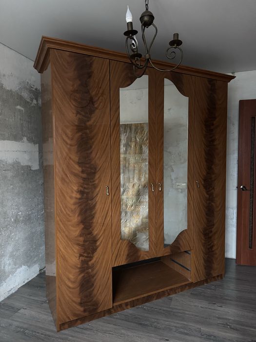 Продам шкаф шифонер