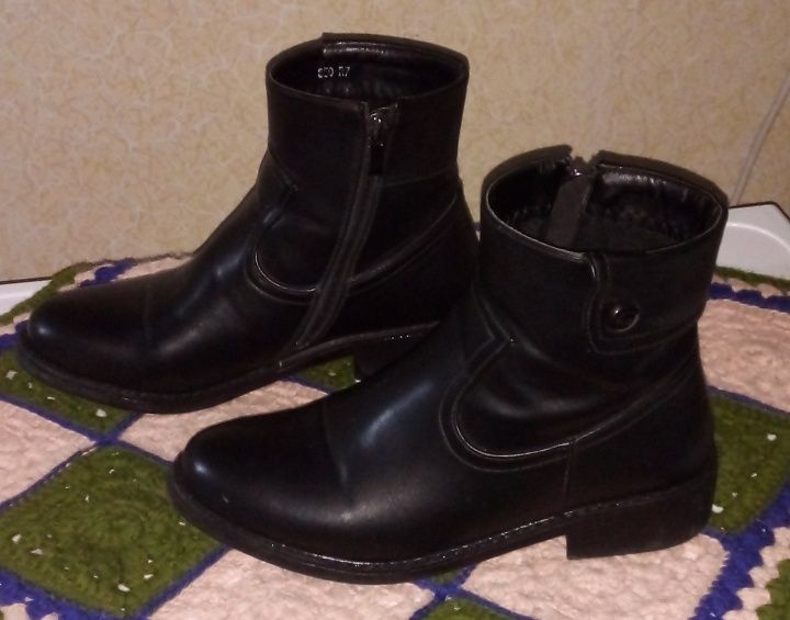 Полусапожки женские.