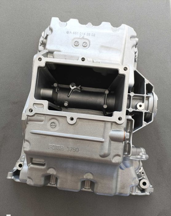 Baie ulei A 651 014 28 02 MB GLC 4matic + Rulment + Garnitura