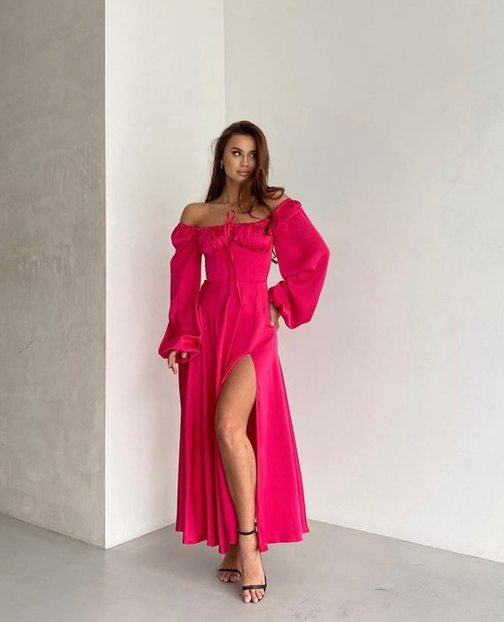 Дълга сатенена рокля