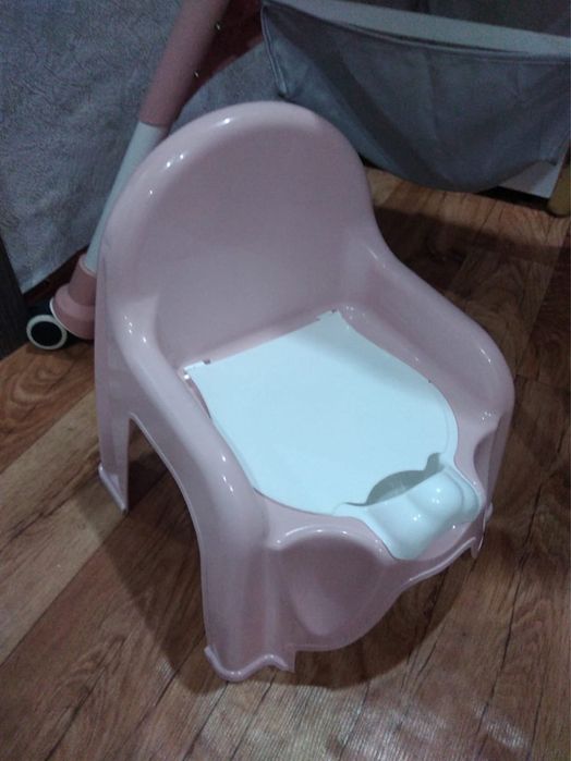 продам детский стол розовый