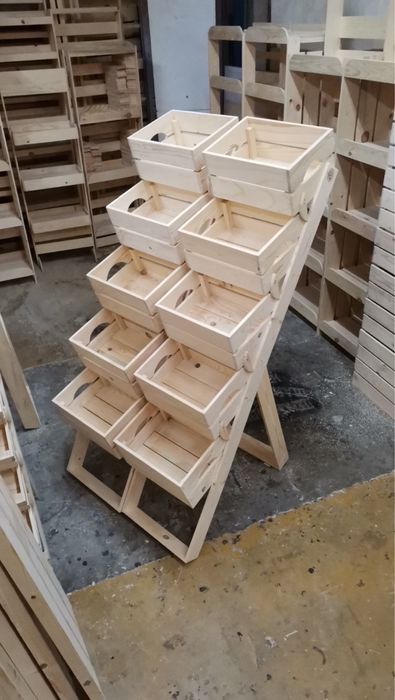 стелажи от дървени щайги за плод и зеленчук