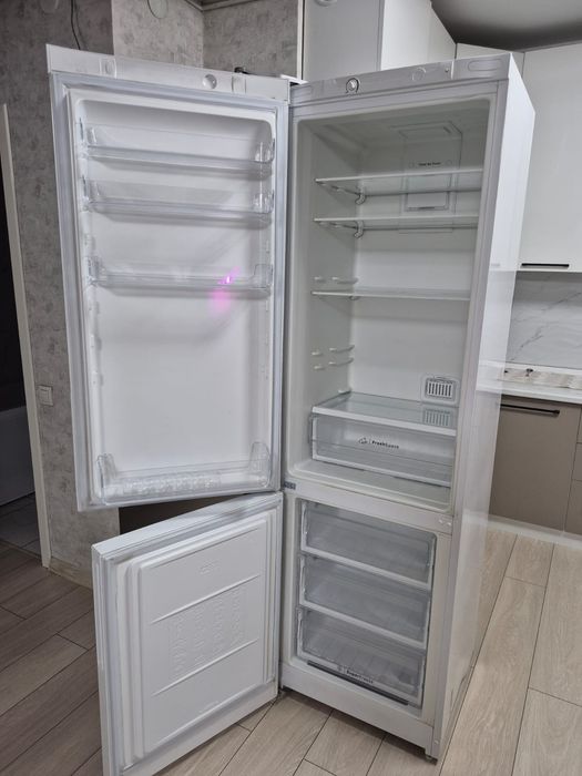Холодильник Indesit