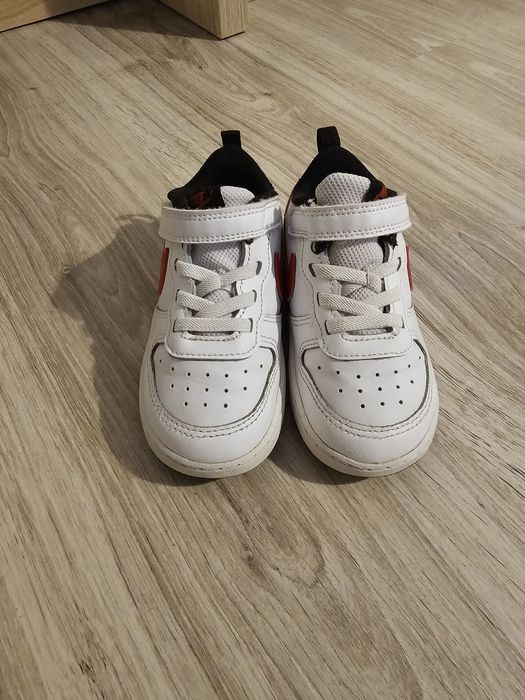 Adidași Nike mărimea 25.