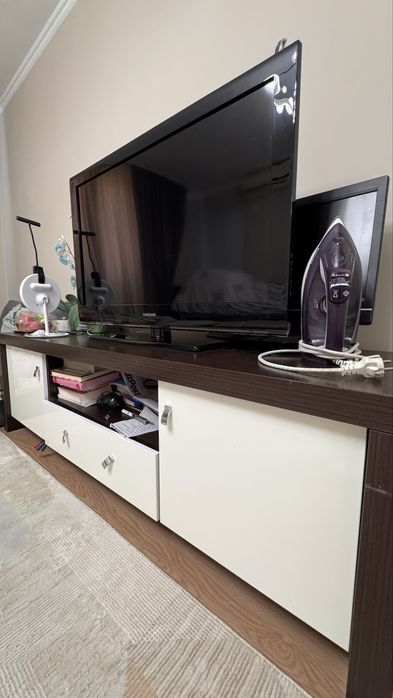 Телевизор самсунг, шкаф тумба