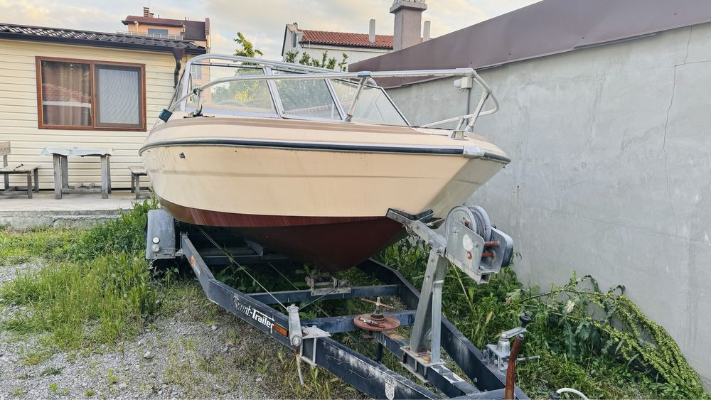 Моторна лодка Glastron