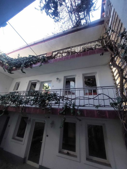 Clădire multifuncțională 670 mp | Locuință + birouri/cabinete | Zonă excelentă Oradea