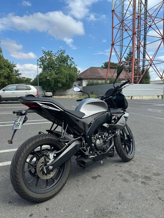 Motocicleta Aprilia Tuono 125 cc
