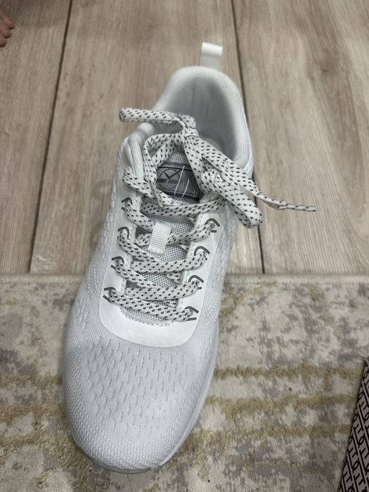 Кроссовки 38 размер