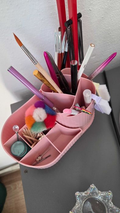 Accesorii pentru manichiură perfecte pentru o începătoare