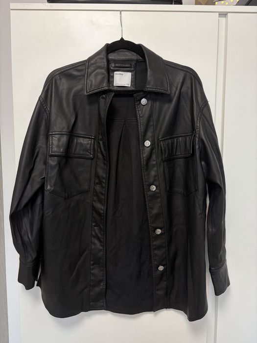 Черно яке от Bershka