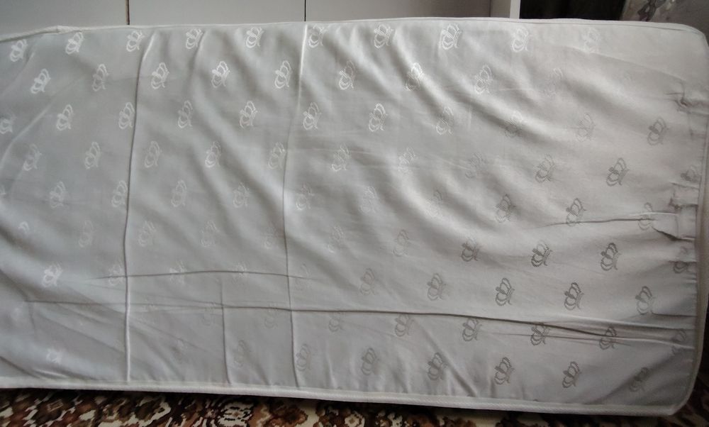 Продам матрас в детскую кроватку