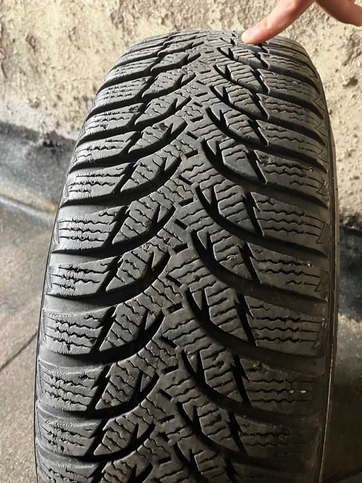зимни гуми KUMHO 185/65/ 15 4 броя ,с железни джанти и тасове БМВ