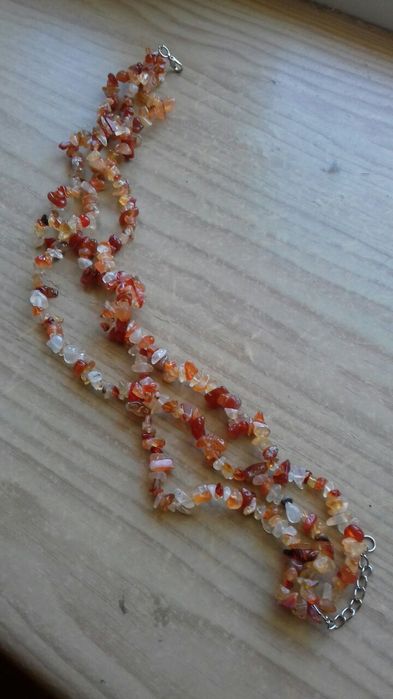 Красивые бусы из натуральных камней сердолика.  Цена 100т.сум.сум.