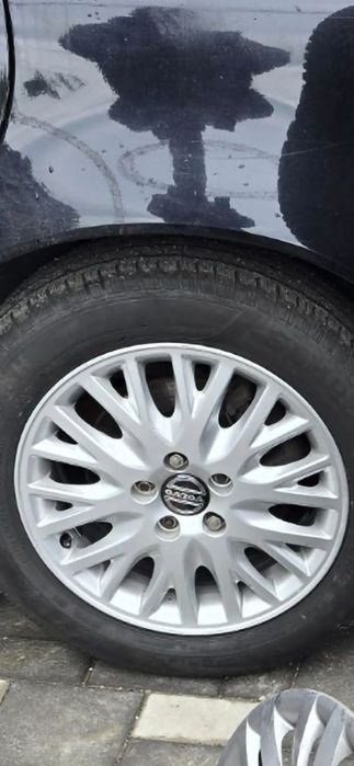 Vand set 4 cauciucuri de vara  cu jante de aliaj originale VOLVO