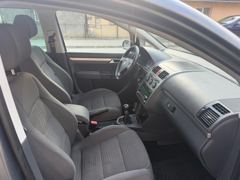 Vând Volkswagen Touran, 2008 ,2.0 TDI,140 CP, 12.500 lei Negociabil