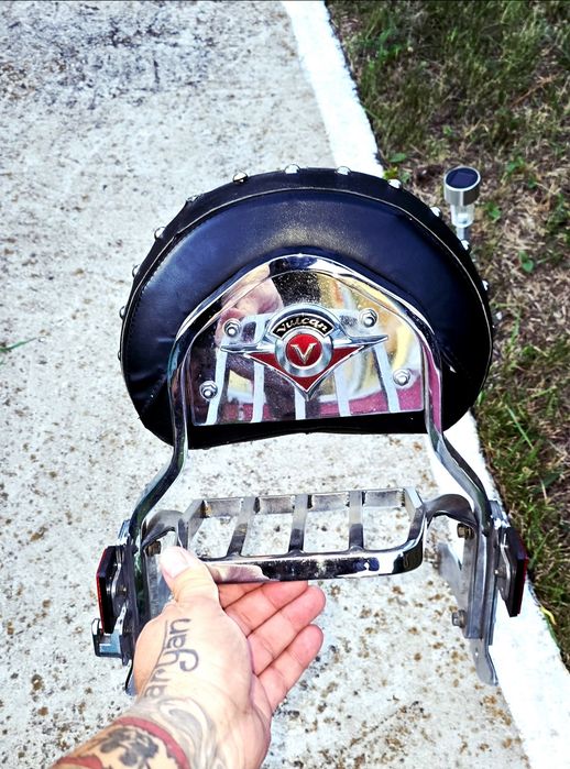 Sisi cu portbagaj- Kawasaki Vulcan 2053cc.
1500 ron, absolut fix!!!
W