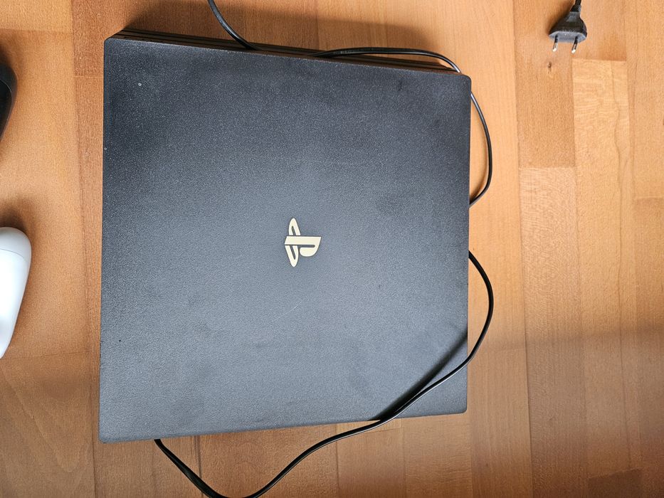 PS4 Pro +2 controllers