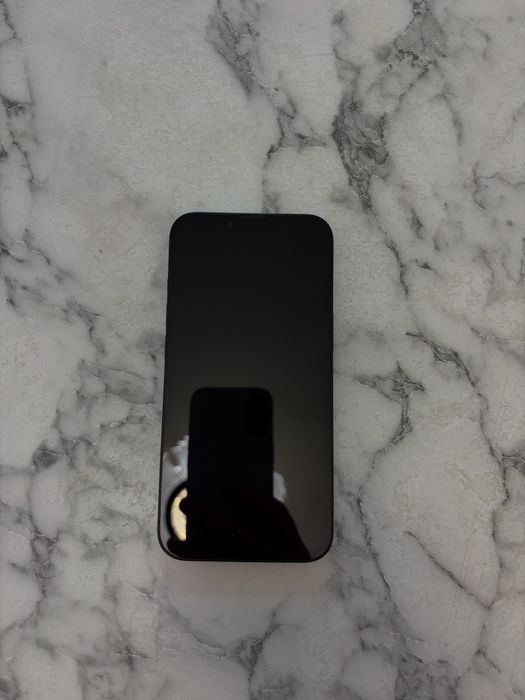 IPhone 13 на 256 ГБ в цвете Midnight