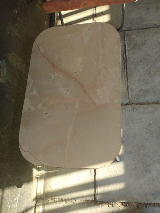 Столик продам ..