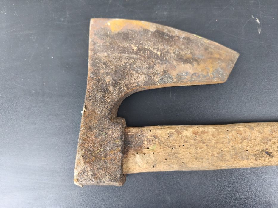 Стара голяма брадва