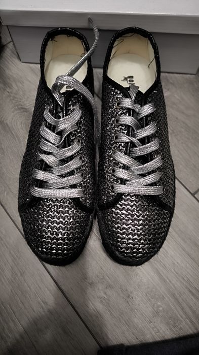 Adidași negri cu talpă înalta