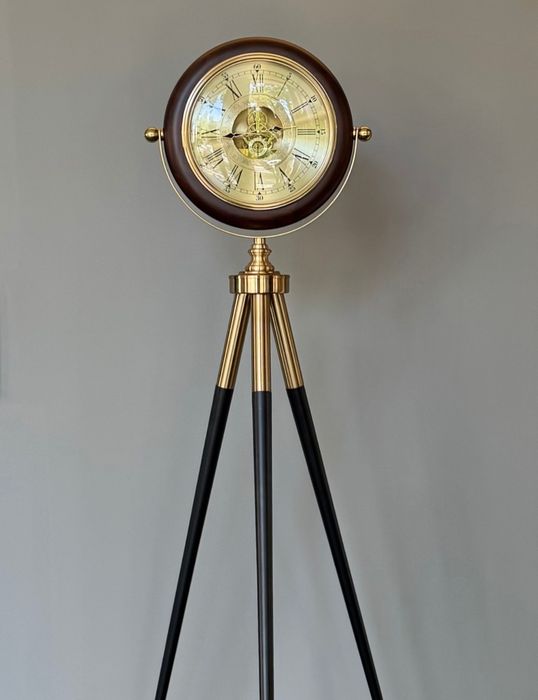 Напольные  часы из дерева швейцарских качественные  для офиса