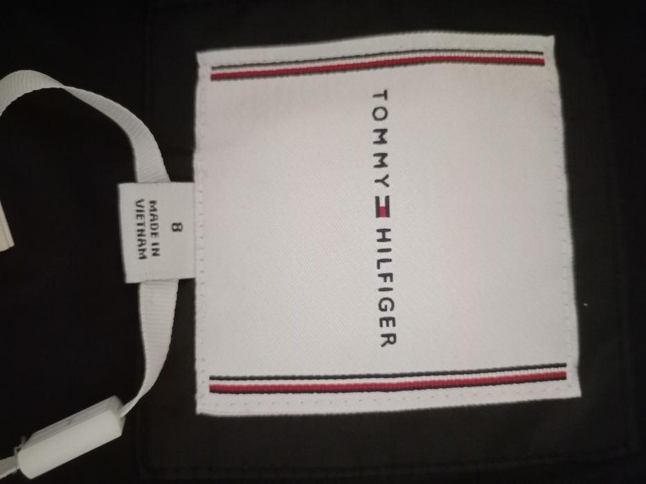 Продам  пуховик на девочку Tommy Hilfiger