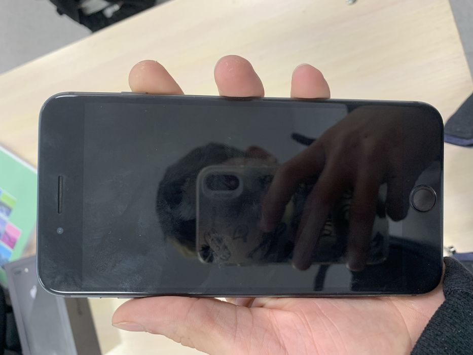 Айфон 8+ 64гб с коробкой