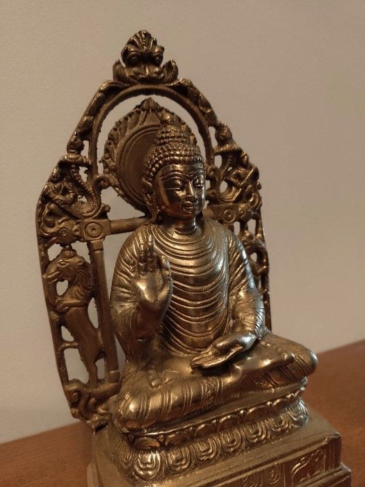 Superbă sculptură,statueta din bronz masiv,piesa cu o lucrătură de o f