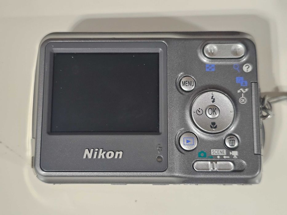 Aparat foto digital compact Nikon Coolpix L2 Y2K 6MP 3xZoom