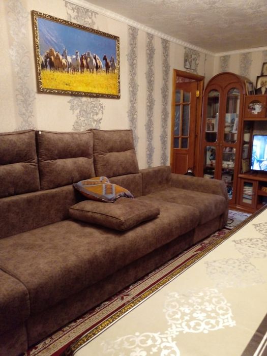 продам 4-х комнатную квартиру
