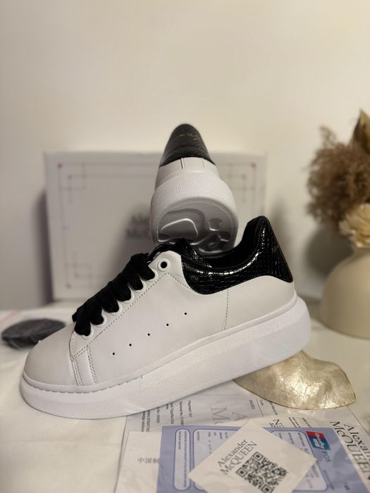 Adidasi Alexander M C Q U E E N Piele Neagra