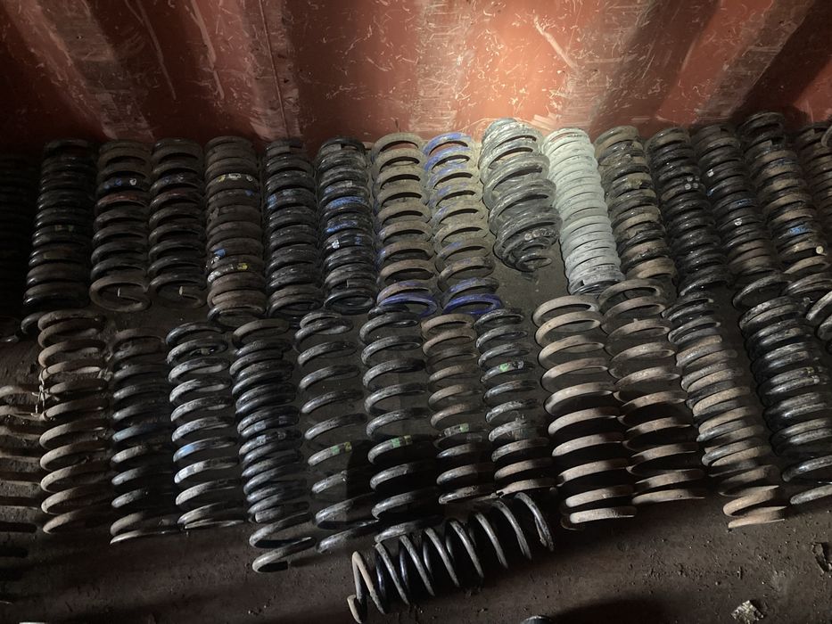 Пружины подвески автомобильные марки разные