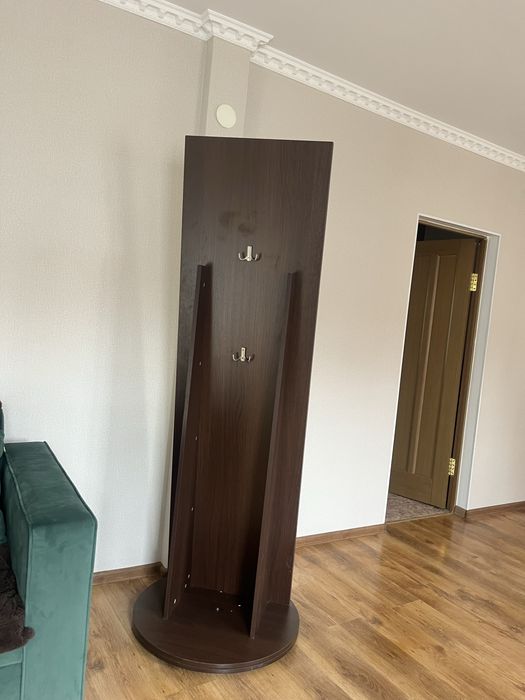 Продается напольное, высокое зеркало