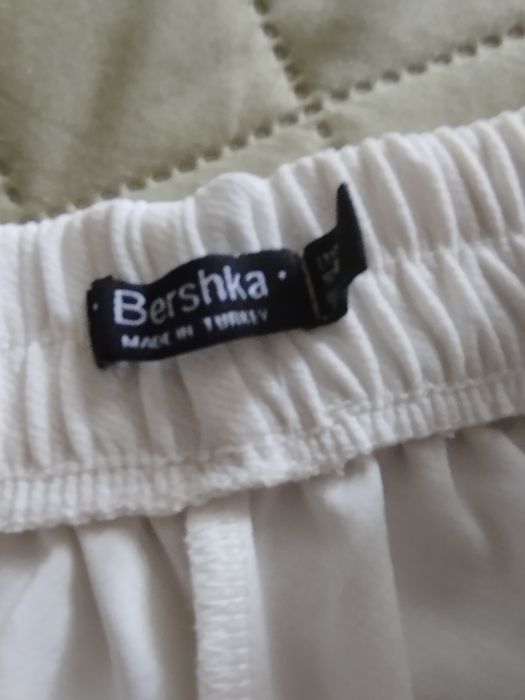 Бял летен панталон от Berchka.Нов ,дори не е подгъвам.