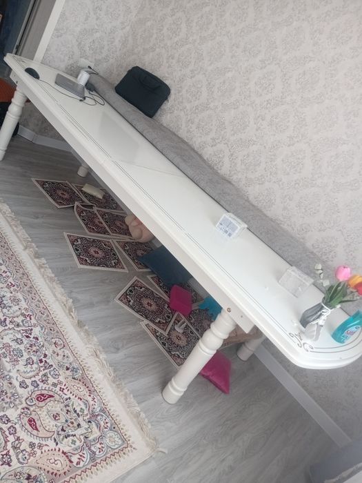 Стол для гостинной