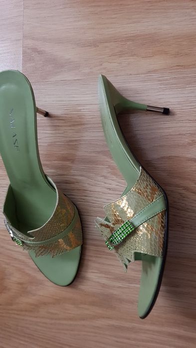 Сланцы, босоножки р.39