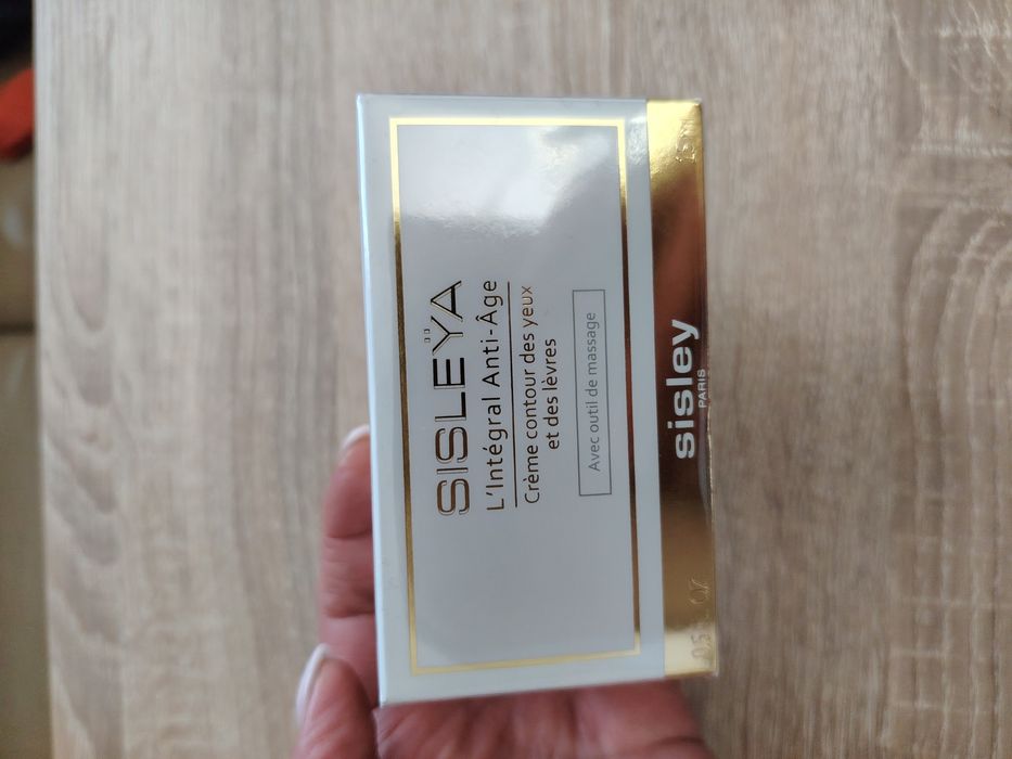 Crema pentru ochi de la Sisleya