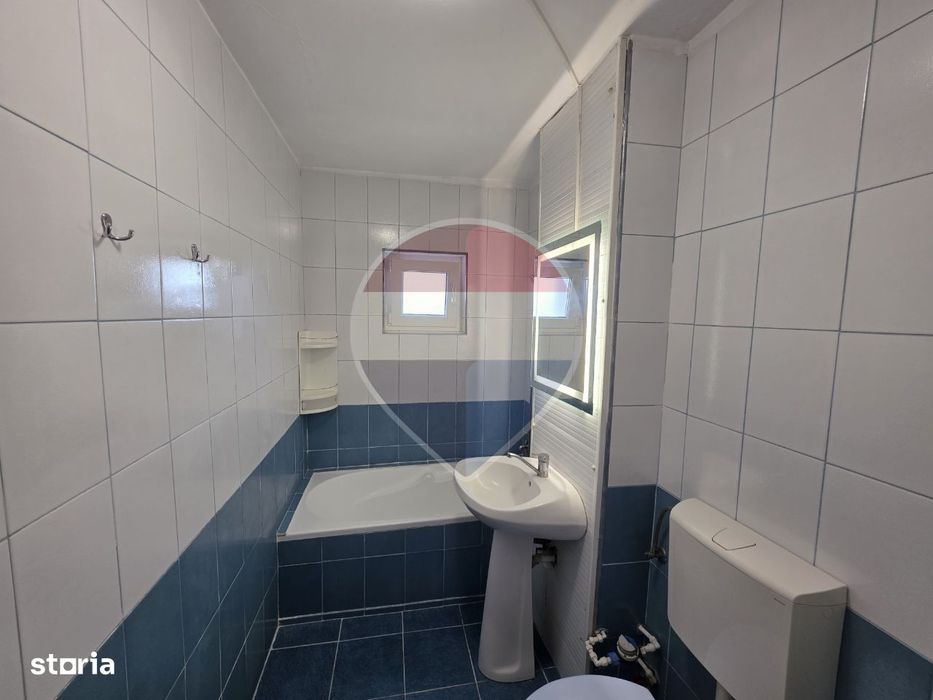 Apartament 4 camere decomandat etaj 2 centrala în zona Confectii