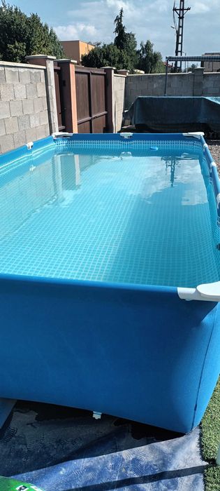 Vanzare piscină  curte INTEX