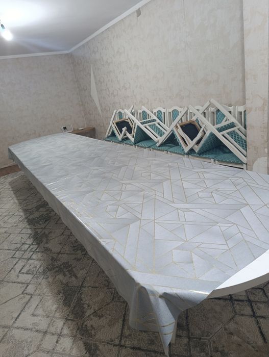 Стол мен орындықтар сатылады