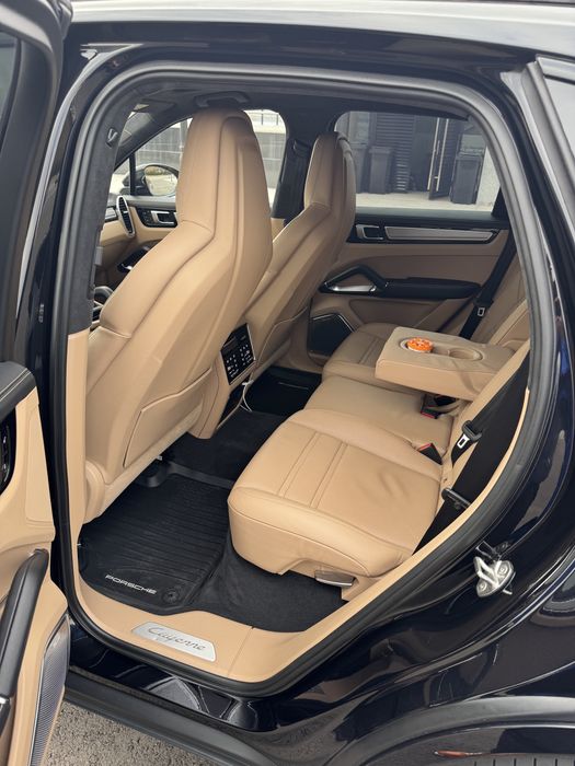 Porsche Cayenne Turbo 2018 549 cp top fara schimburi