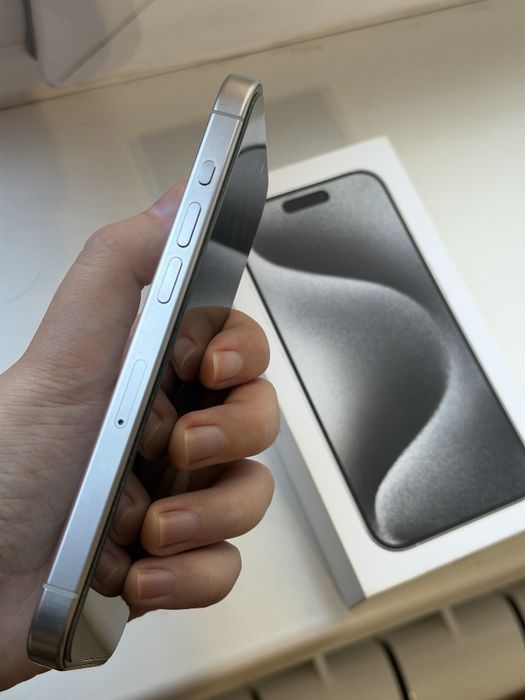 iPhone 15 pro 256 ГБ белый титан
