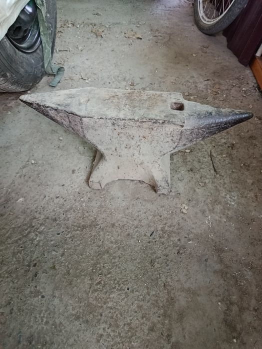 Продаётся наковальня срочно