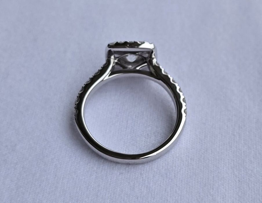 Inel de logodnă din aur cu diamante naturale 0,95ct.