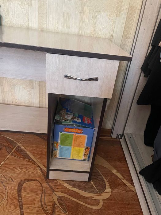 Письменый стол для офиса